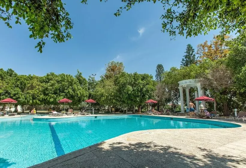 Hotel Crown Resorts Henipa