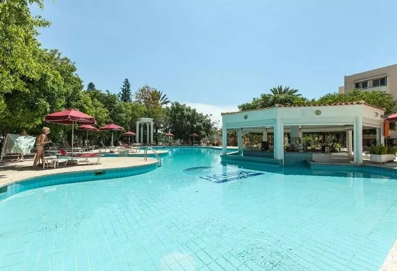 Hotel Crown Resorts Henipa