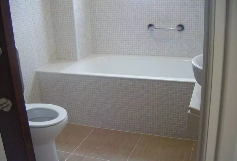 Hotel Crown Resorts Henipa