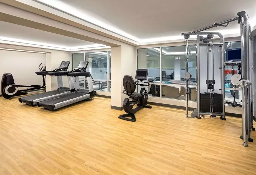 ホテル Doubletree By Hilton Halifax Dartmouth