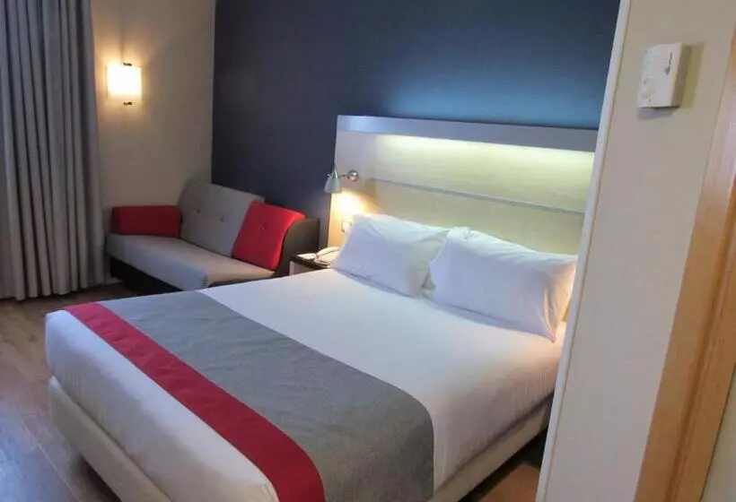 호텔 Holiday Inn Express Madrid Alcorcón, An Ihg