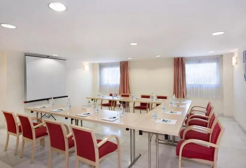 호텔 Holiday Inn Express Madrid Alcorcón, An Ihg