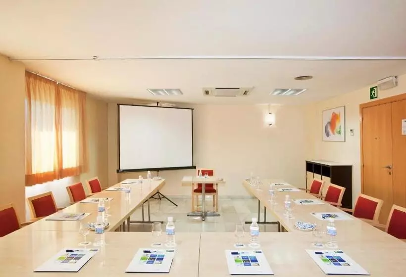 호텔 Holiday Inn Express Madrid Alcorcón, An Ihg