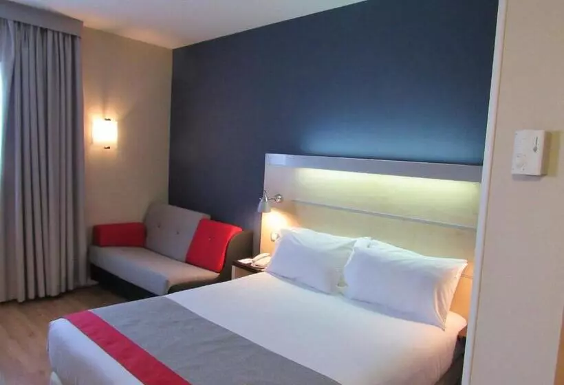 호텔 Holiday Inn Express Madrid Alcorcón, An Ihg
