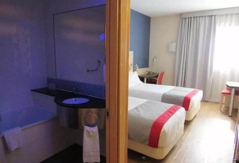 호텔 Holiday Inn Express Madrid Alcorcón, An Ihg
