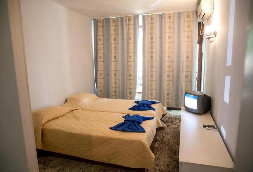 ホテル Koral   Parking