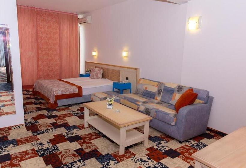 ホテル Koral   Parking