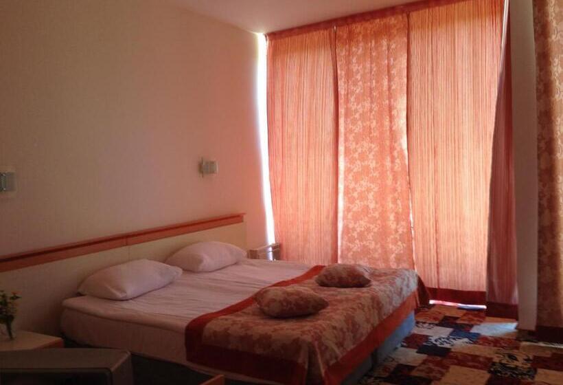 ホテル Koral   Parking