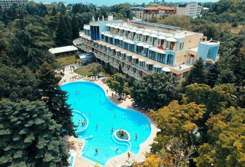 ホテル Koral   Parking