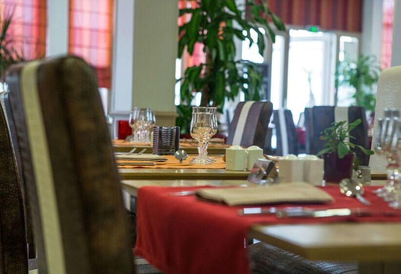 Kyriad Orange Centre Ville 3 Stars   Hotel Restaurant   La Galerie D Art Des Princes   Provence Alpe