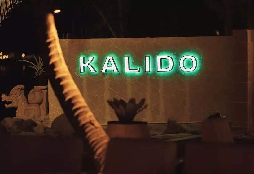 בית מלון כפרי Twinpalms Surin Phuket Resort