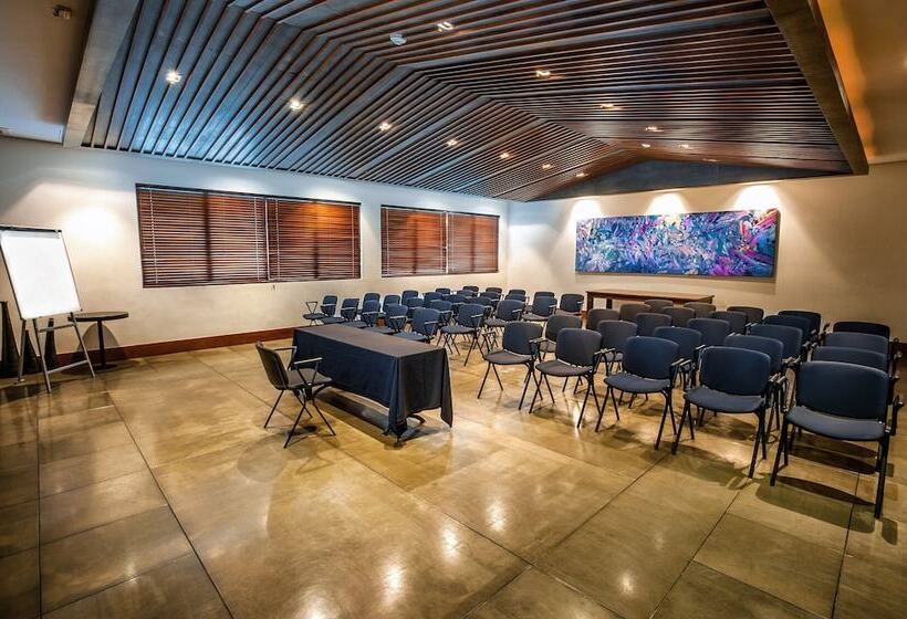 هتل Twinpalms Surin Phuket Resort