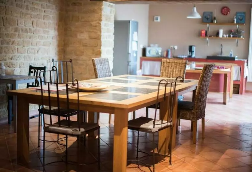 ベッドアンドブレックファースト Chambres D'hôtes La Fraiseraie