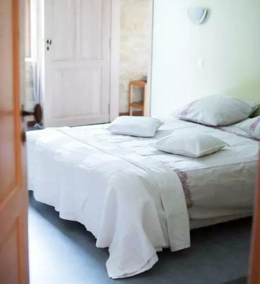 ベッドアンドブレックファースト Chambres D'hôtes La Fraiseraie