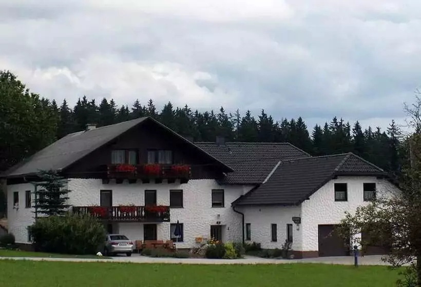 ベッドアンドブレックファースト Gästehaus Familie Grudl