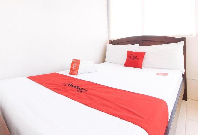 호텔 Reddoorz Plus @ E Rodriguez Corner Banawe