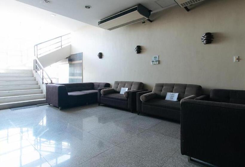 호텔 Reddoorz Plus @ E Rodriguez Corner Banawe