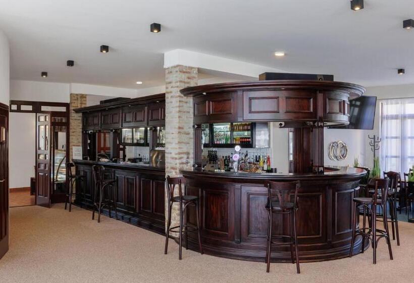 פנסיון 100 éves Fogadó