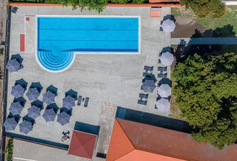 Majatalo 100 éves Fogadó