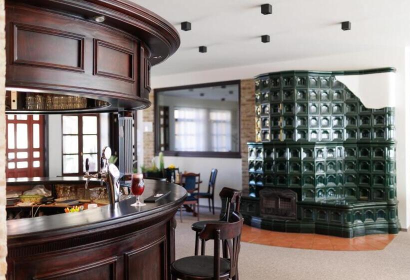 פנסיון 100 éves Fogadó