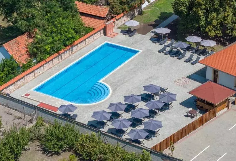 Majatalo 100 éves Fogadó