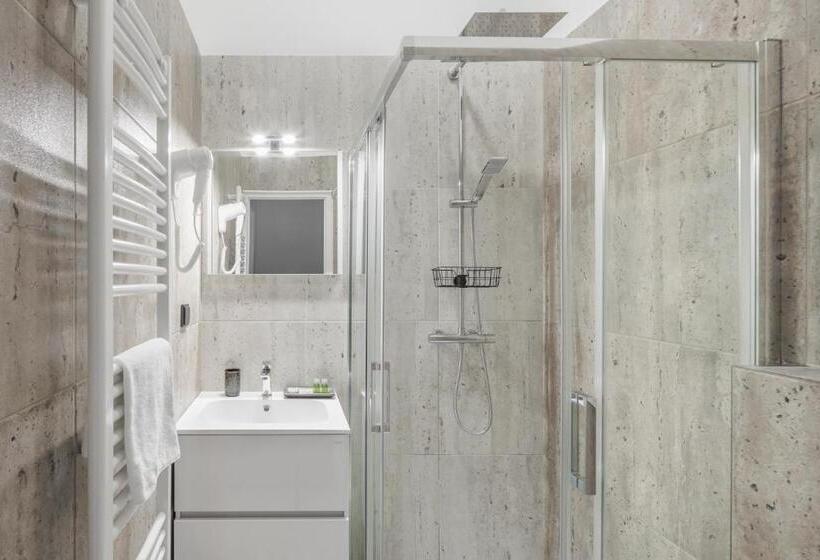 פנסיון 100 éves Fogadó