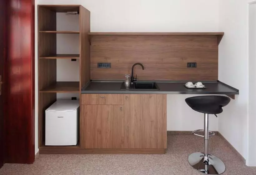 Majatalo 100 éves Fogadó