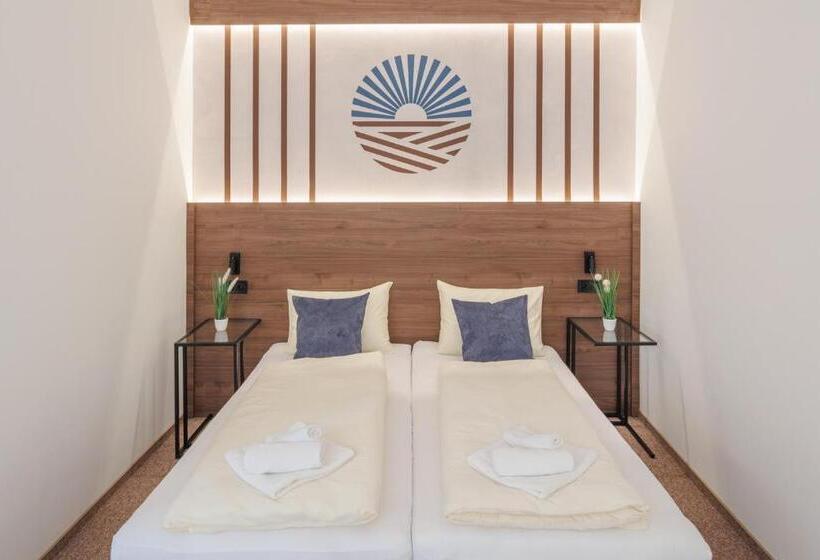 פנסיון 100 éves Fogadó