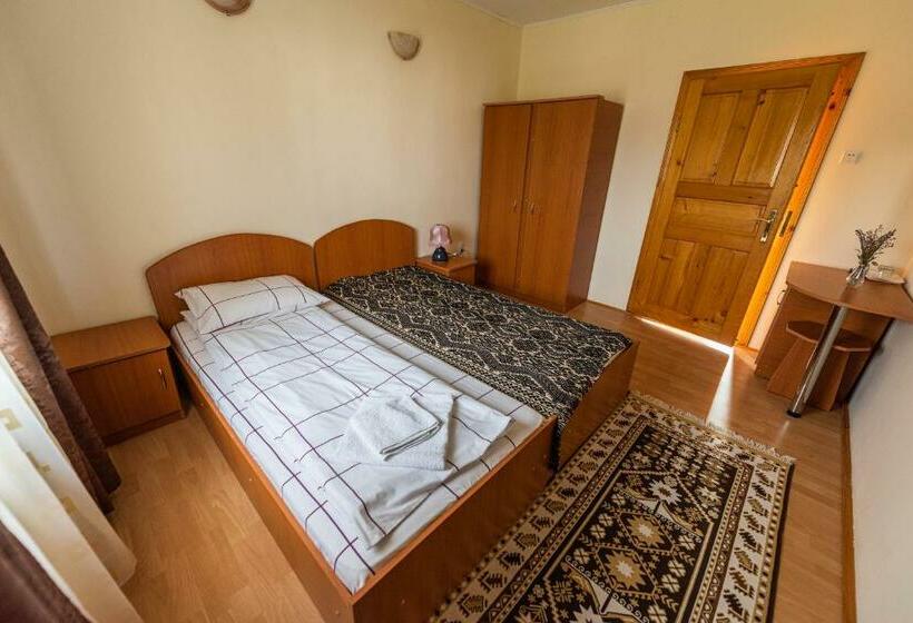 פנסיון Casa Sandina