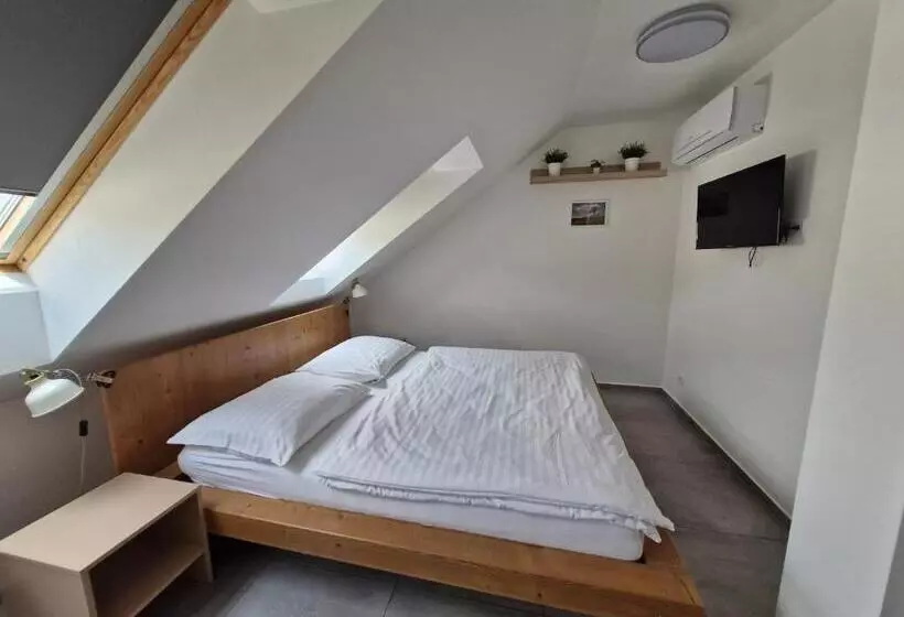 ペンション Restaurace   Apartmány Bobule