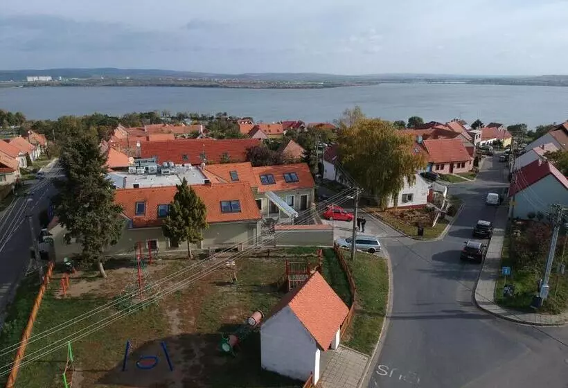 ペンション Restaurace   Apartmány Bobule