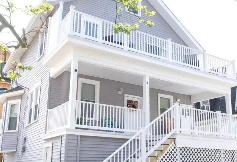 Aamiaismajoitus (B&B) 2 Blocks From Beach Sleeps 16