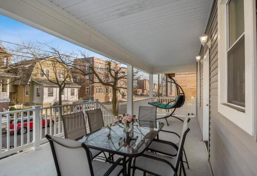 Bed and Breakfast 2 Blocks From Beach Sleeps 16