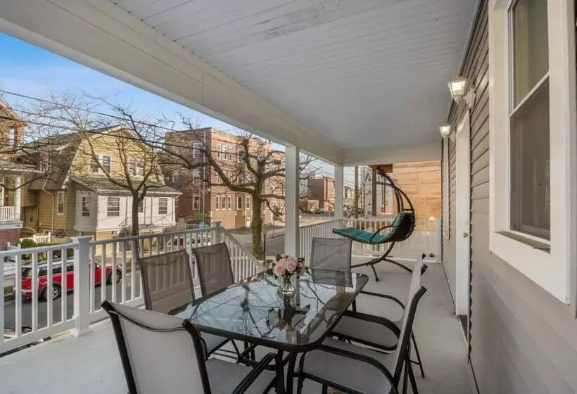 Aamiaismajoitus (B&B) 2 Blocks From Beach Sleeps 16