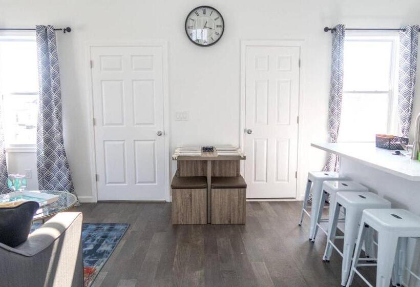 Bed and Breakfast 2 Blocks From Beach Sleeps 16