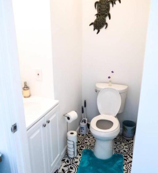 Bed and Breakfast 2 Blocks From Beach Sleeps 16