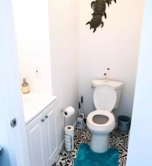 Aamiaismajoitus (B&B) 2 Blocks From Beach Sleeps 16