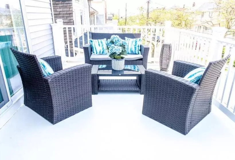 Aamiaismajoitus (B&B) 2 Blocks From Beach Sleeps 16