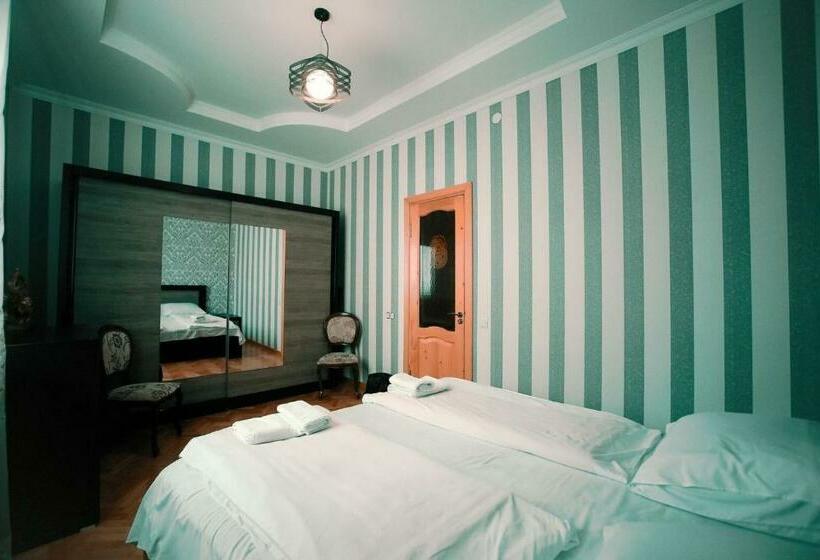 تختخواب و صبحانه Apartment Old Kutaisi