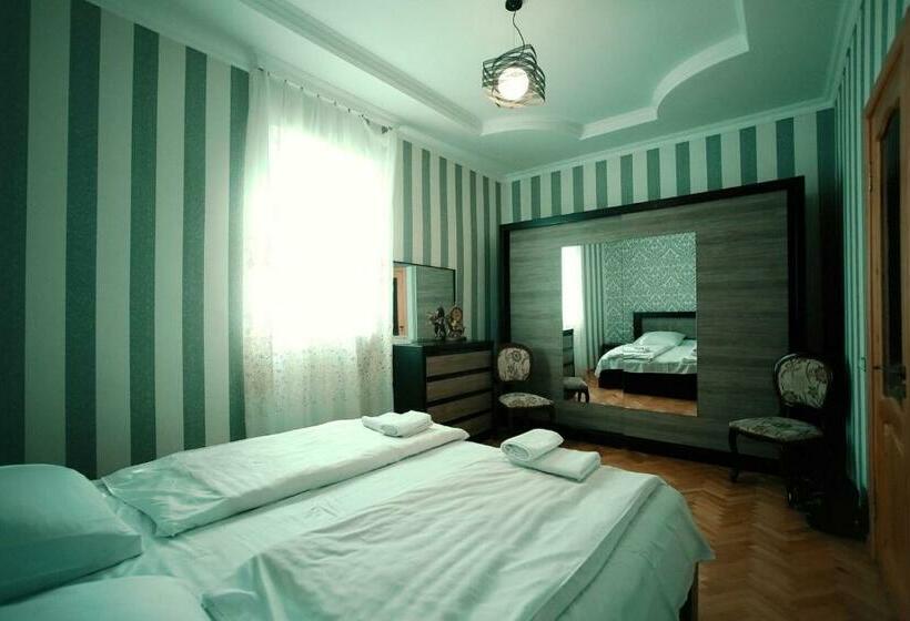 تختخواب و صبحانه Apartment Old Kutaisi
