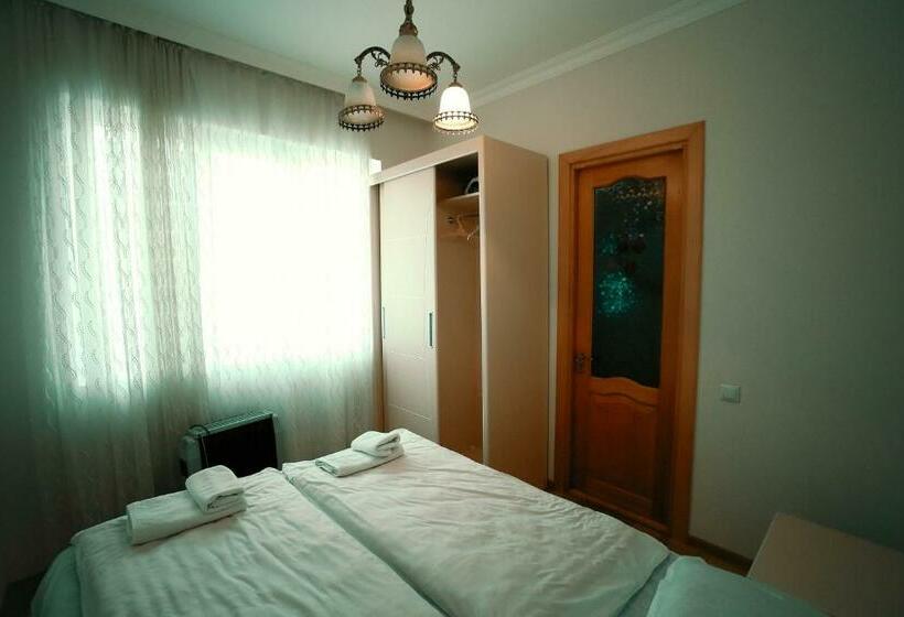 تختخواب و صبحانه Apartment Old Kutaisi