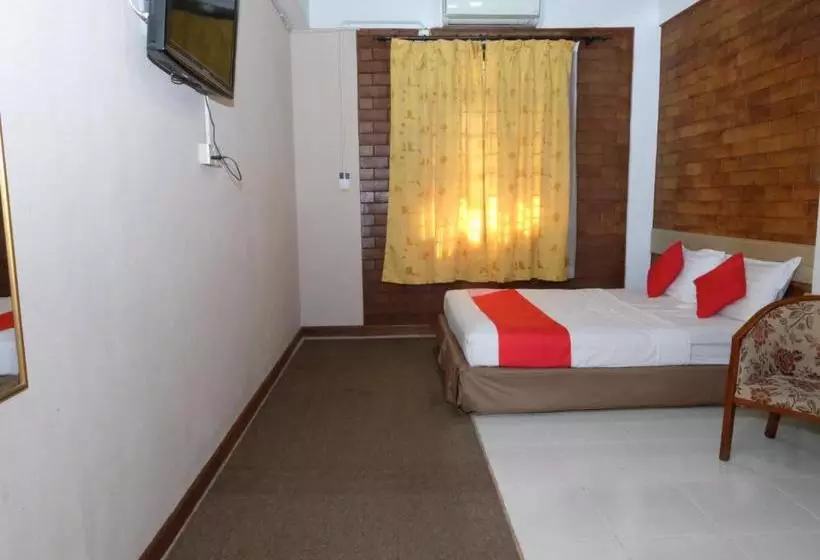 Hotelli Oyo 1017 Alinshirah Inn