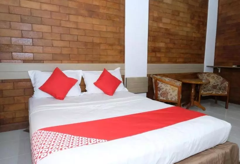 Hotelli Oyo 1017 Alinshirah Inn