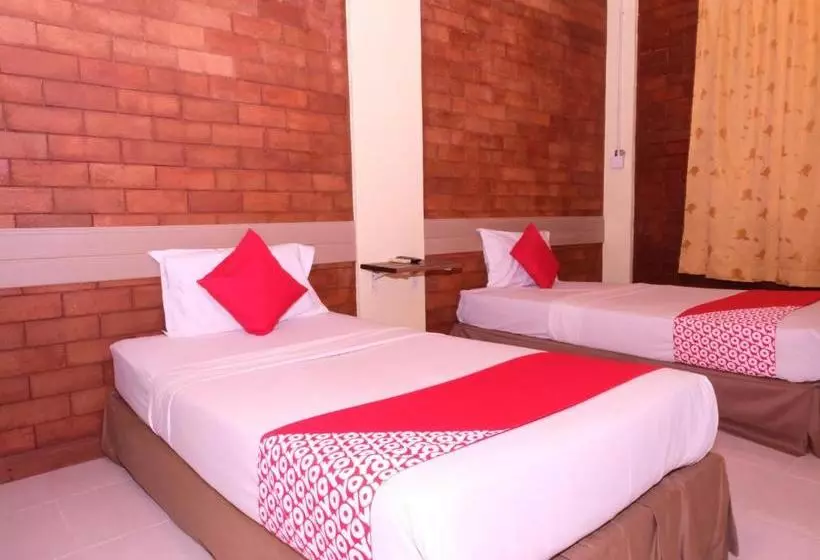 Hotelli Oyo 1017 Alinshirah Inn