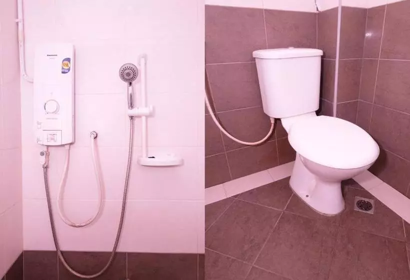 Hotelli Oyo 1017 Alinshirah Inn