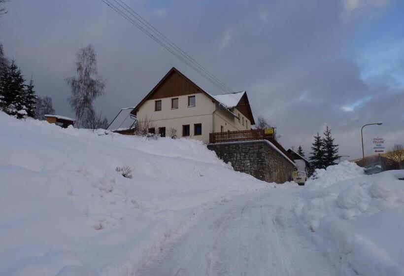 Пансион Apartmány Yellow