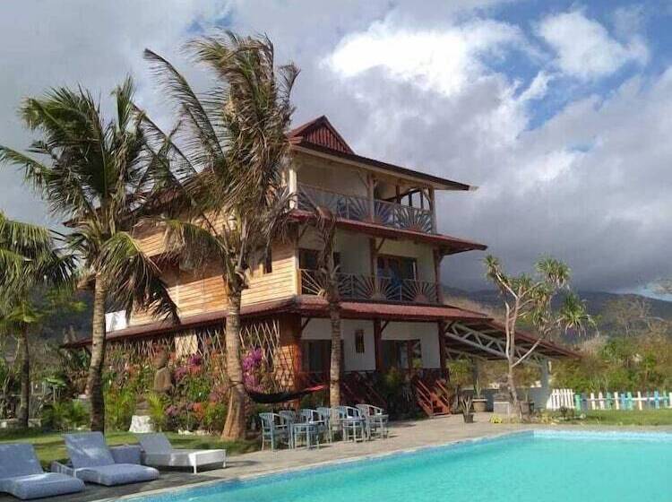 הוסטל The Tree House Sumbawa