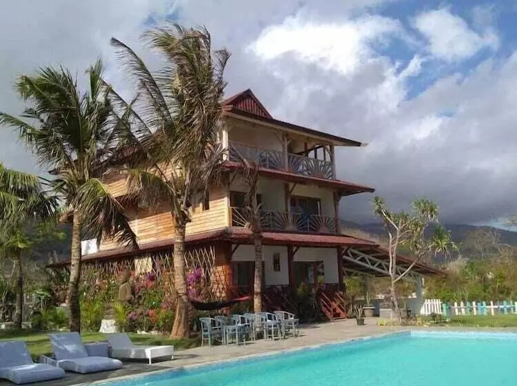 ユースホステル The Tree House Sumbawa
