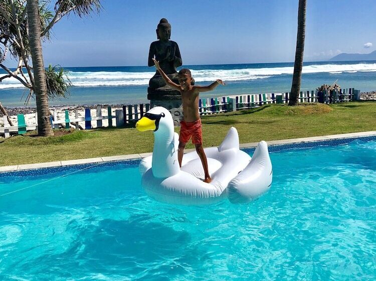 הוסטל The Tree House Sumbawa