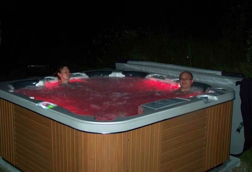 ペンション Les Hauts Du Val  Chambres D Hotes